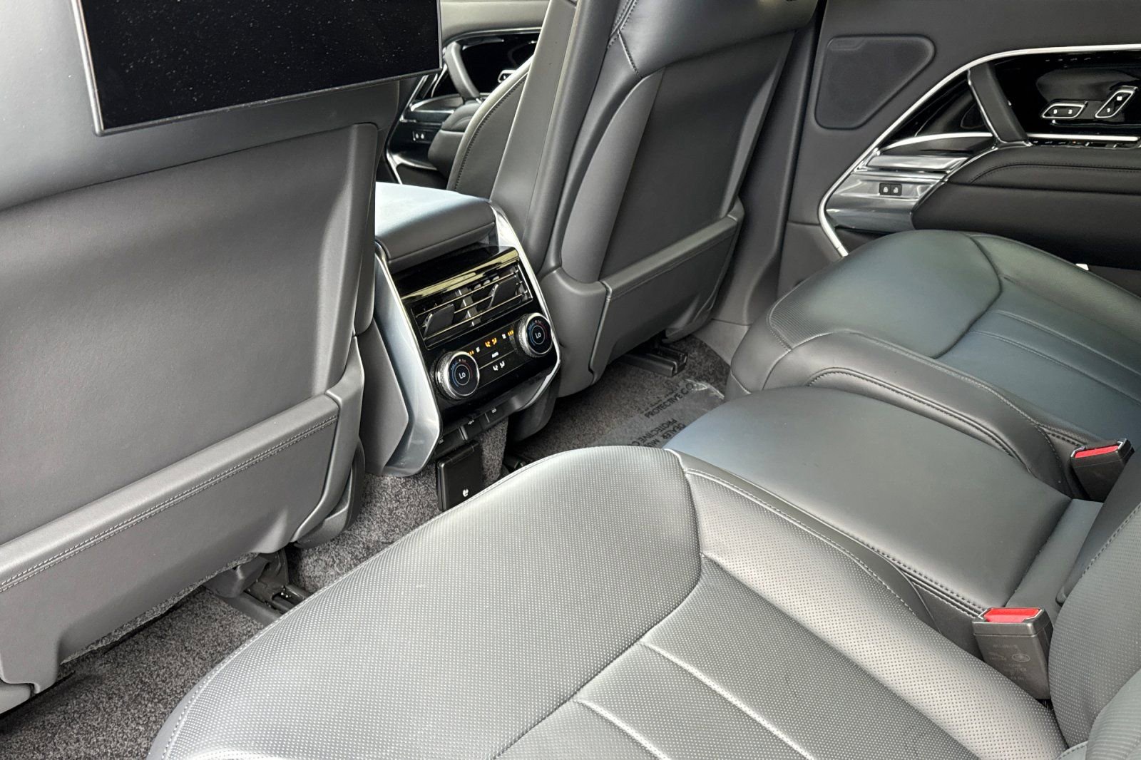 Used 2023 Land Rover Range Rover Autobiography image 12