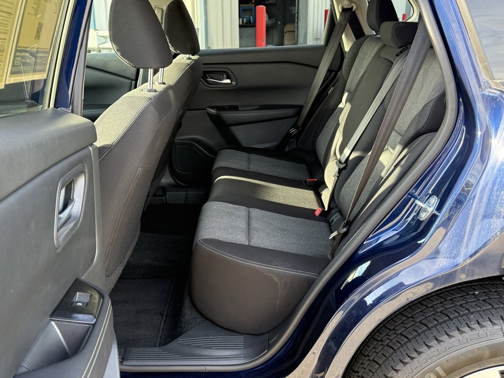 Used 2024 Nissan Rogue SV image 18