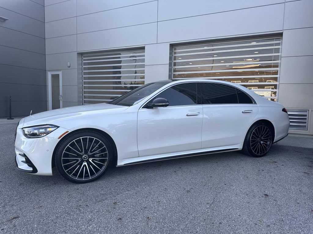 Used 2022 Mercedes-Benz S 580 4MATIC Sedan image 3