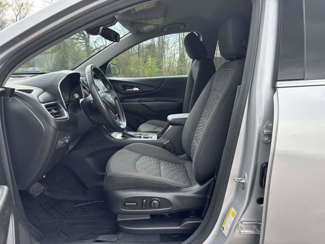 Used 2020 Chevrolet Equinox LT w/ Driver Convenience Package image 3
