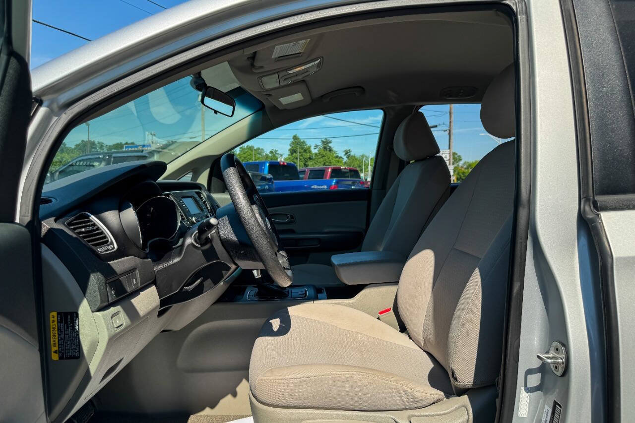 Used 2018 Kia Sedona L FWD image 19