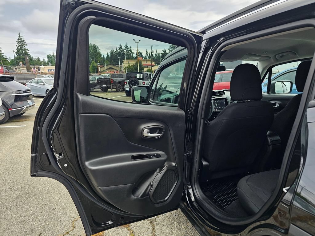 Used 2022 Jeep Renegade Sport w/ Sport Appearance Group AWD/4WD image 16