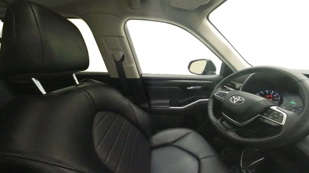 Certified 2023 Toyota Highlander XLE AWD/4WD image 31