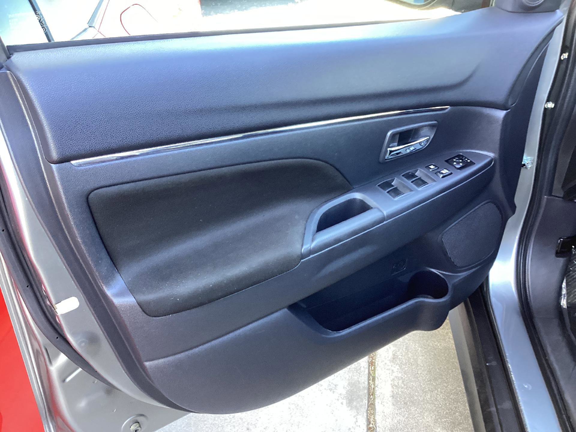 Used 2025 Mitsubishi Outlander Sport AWD image 9