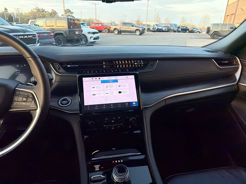 Used 2024 Jeep Grand Cherokee L Limited w/ Luxury Tech Group II AWD/4WD image 19