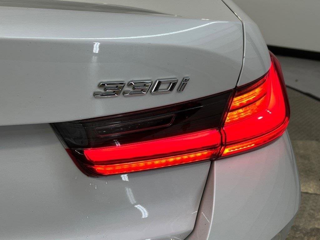 Used 2023 BMW 330i xDrive Sedan w/ Premium Package image 10