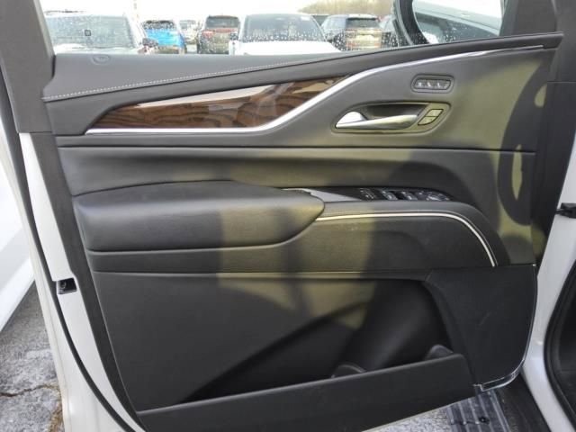 Used 2024 Cadillac Escalade ESV Premium Luxury Platinum w/ Heavy-Duty Trailer Package image 9