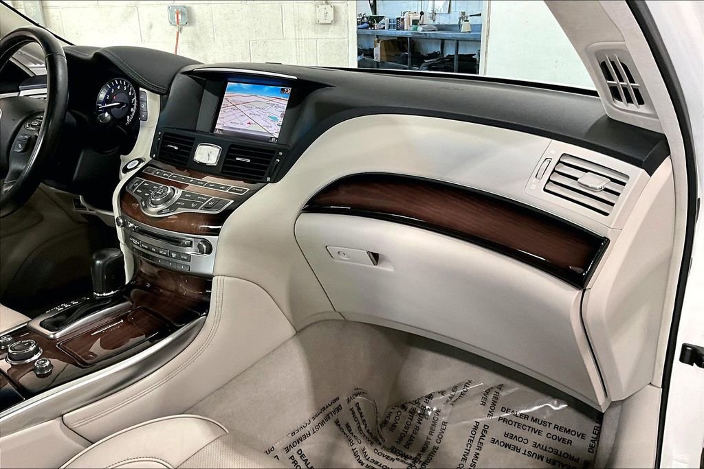 Used 2011 INFINITI M37 x w/ Deluxe Touring Pkg image 24