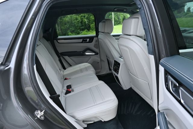 Used 2021 Porsche Cayenne Turbo S AWD/4WD image 21