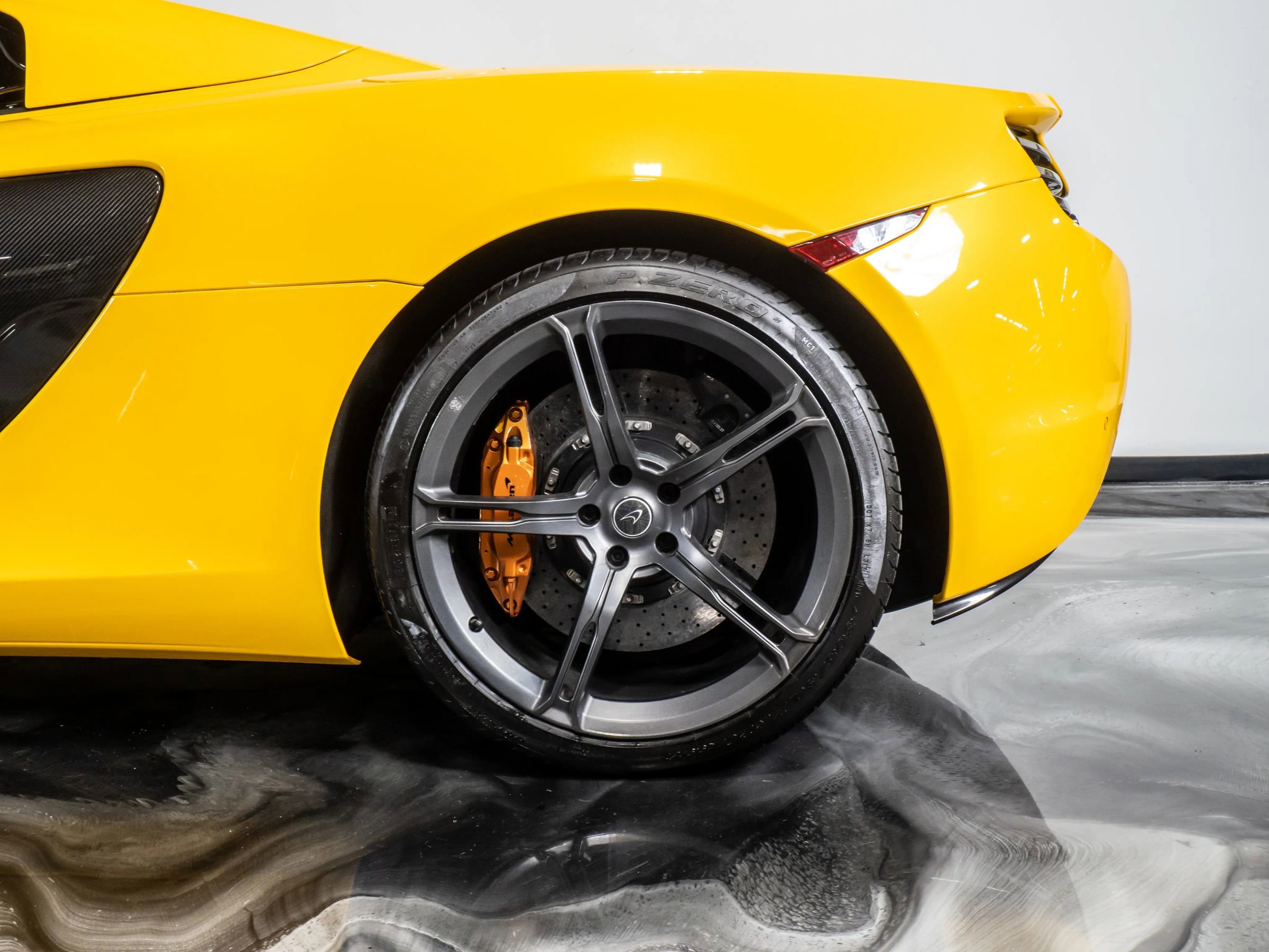 Used 2015 McLaren 650S Spider image 21