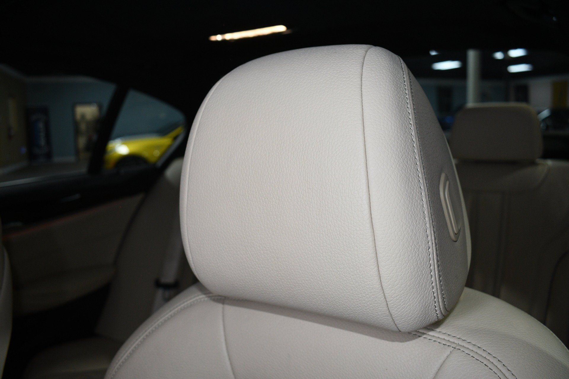 Used 2020 BMW 530i w/ Premium Package RWD image 9