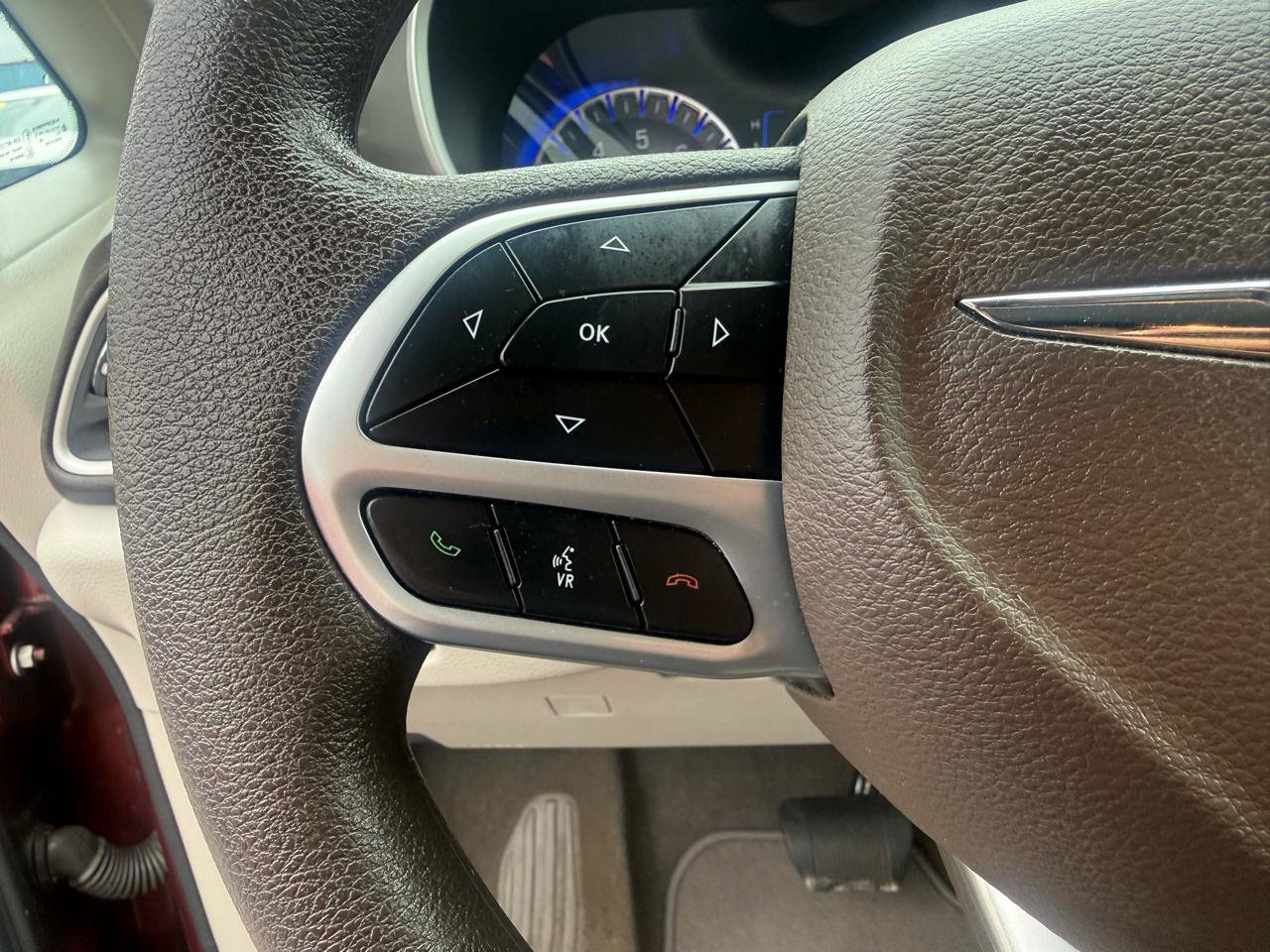 Used 2018 Chrysler Pacifica L FWD image 20