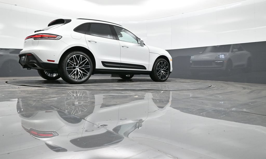 Certified 2026 Porsche Macan AWD/4WD image 38