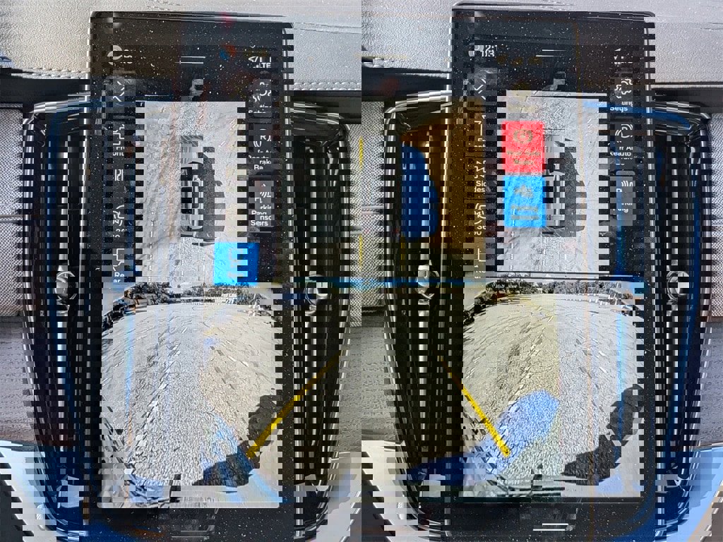 New 2026 Volvo XC90 B6 Plus w/ Protection Package Premier image 25