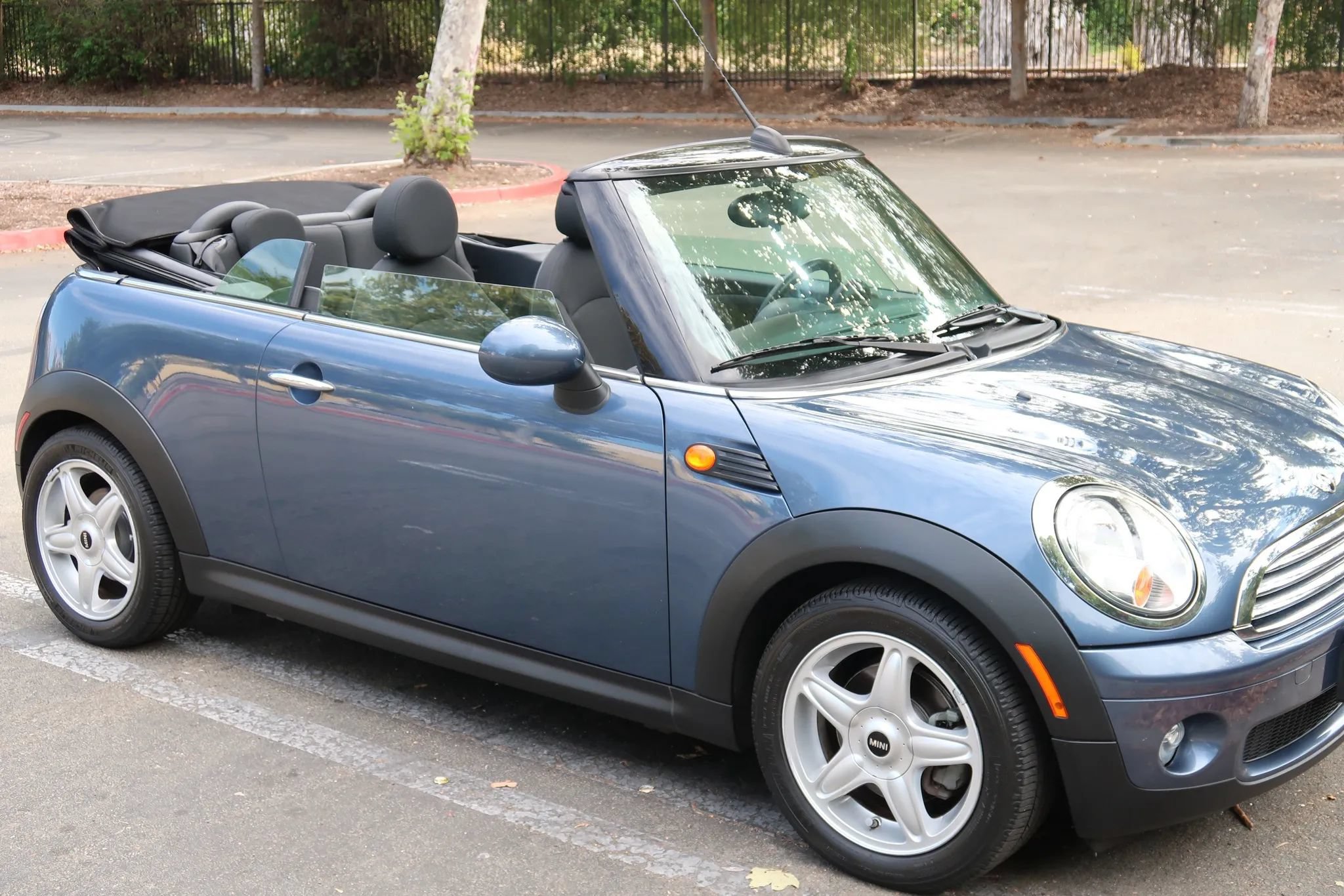 Used 2009 MINI Cooper Convertible FWD image 23