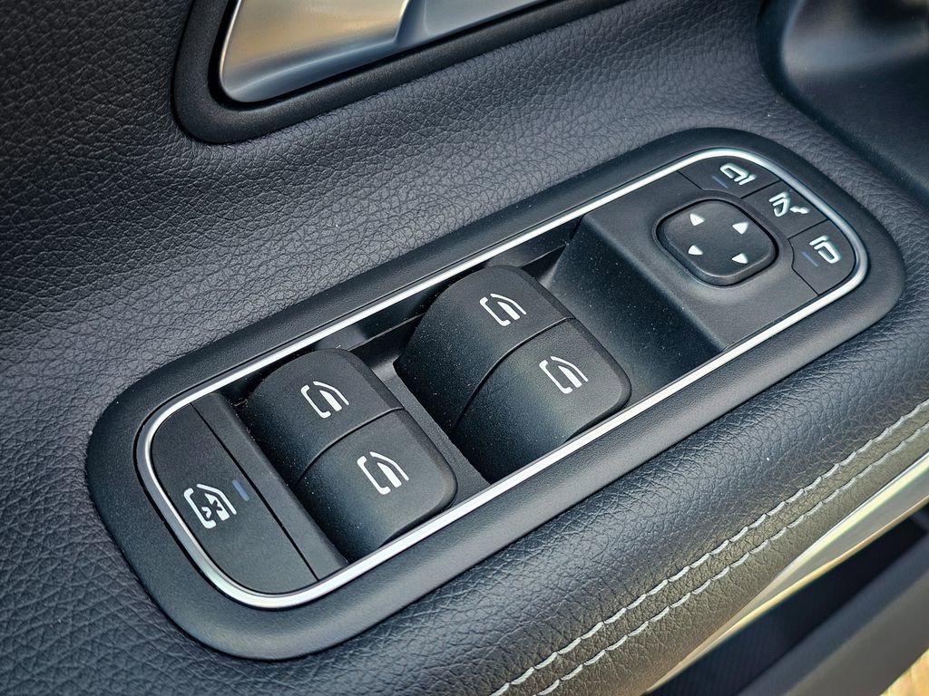 Used 2023 Mercedes-Benz CLA 250 4MATIC image 11