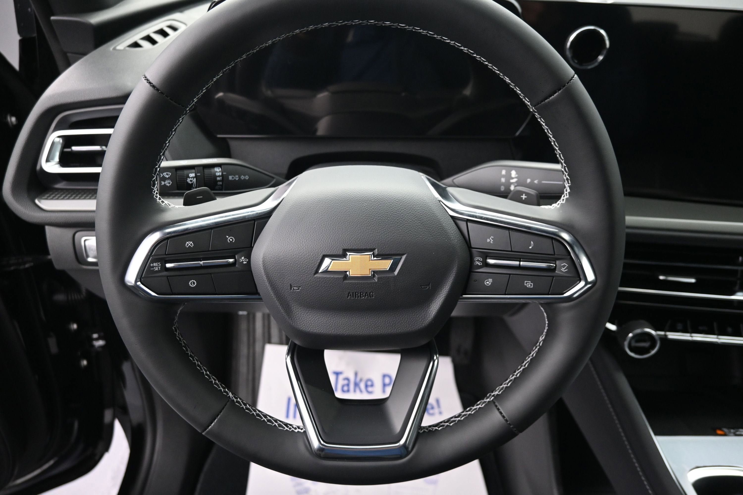 New 2026 Chevrolet Traverse LT w/ Driver Confidence Package AWD/4WD image 11