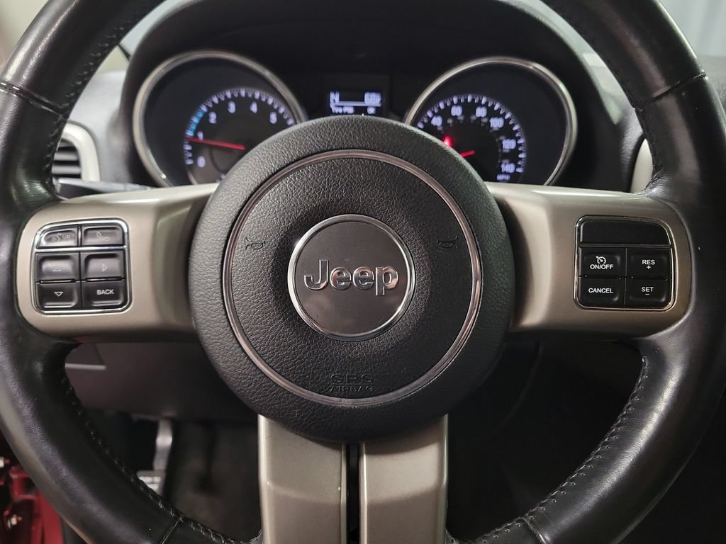 Used 2012 Jeep Grand Cherokee Laredo AWD/4WD image 23