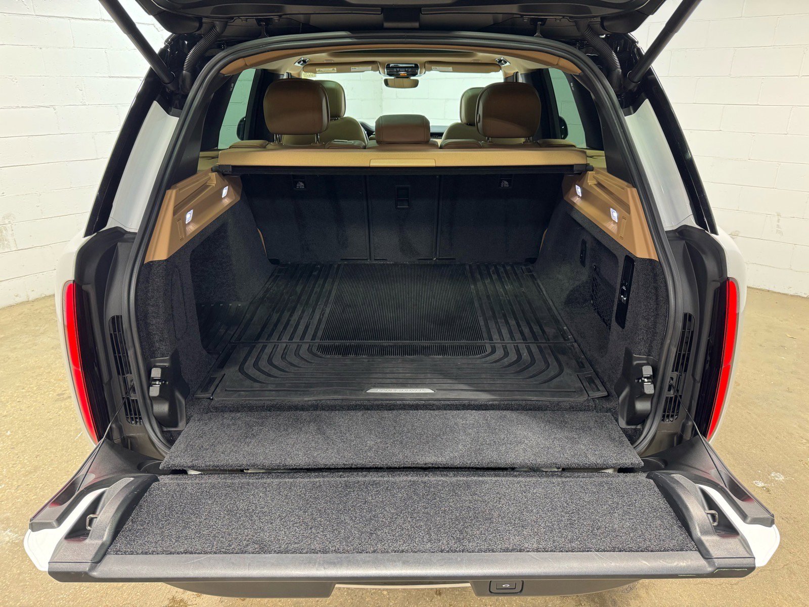 Used 2024 Land Rover Range Rover SE image 41