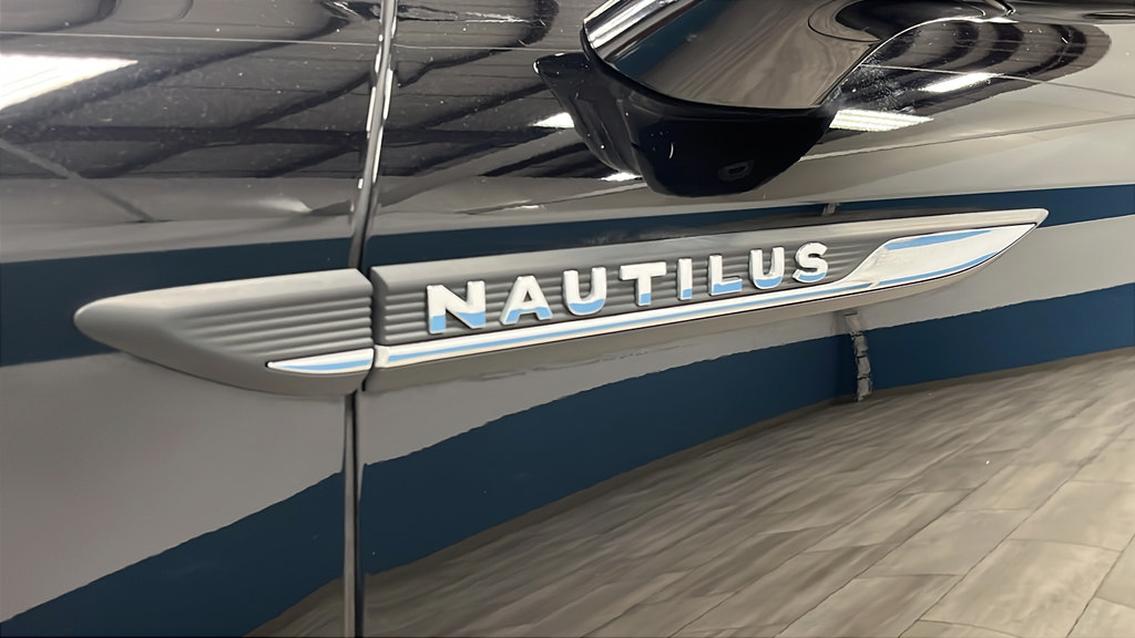 Used 2023 Lincoln Nautilus AWD w/ Premium Package image 40