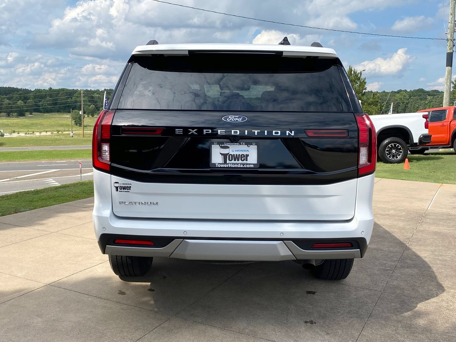 Used 2025 Ford Expedition Platinum AWD/4WD image 5