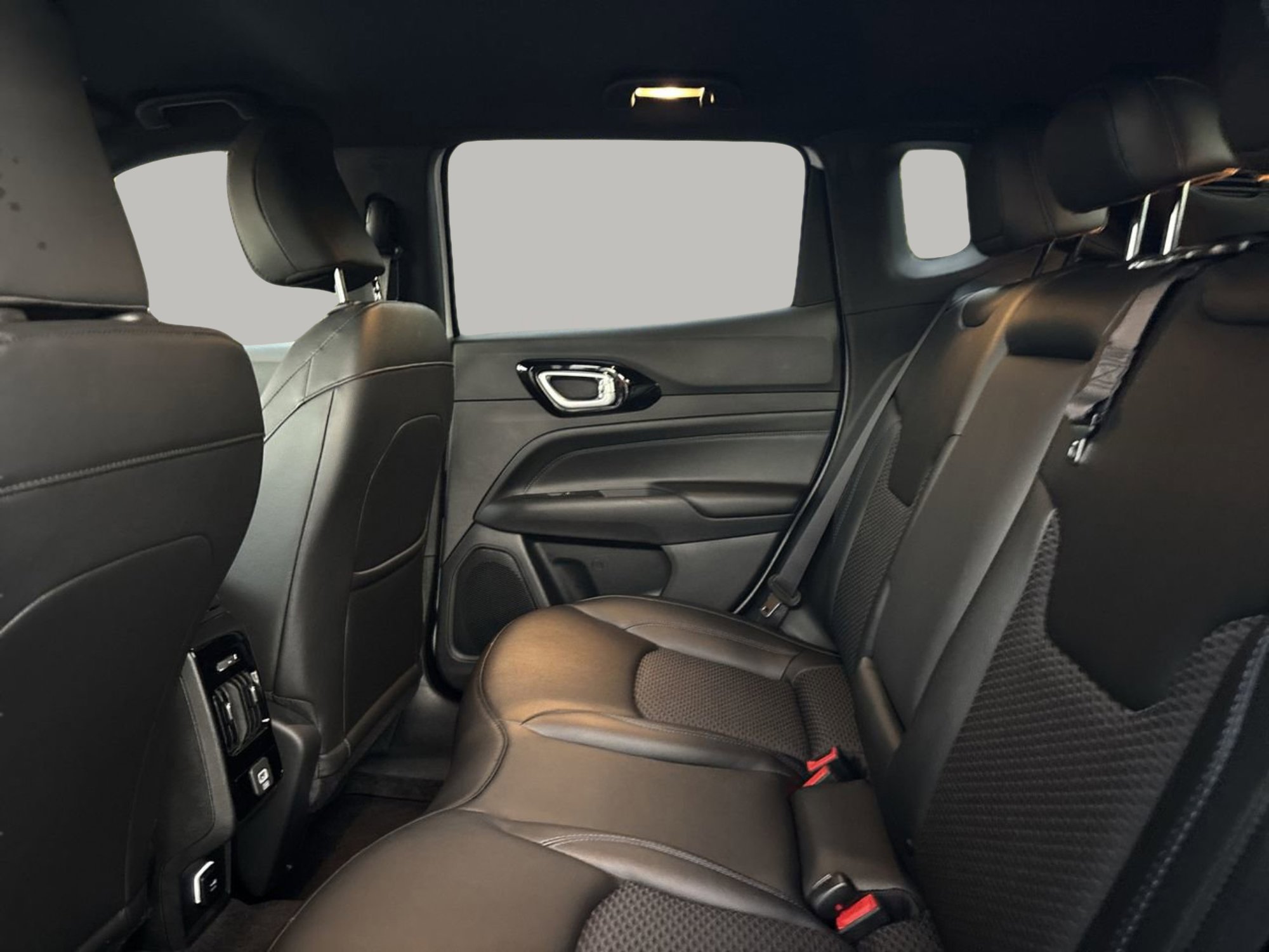 New 2026 Jeep Compass Latitude image 11