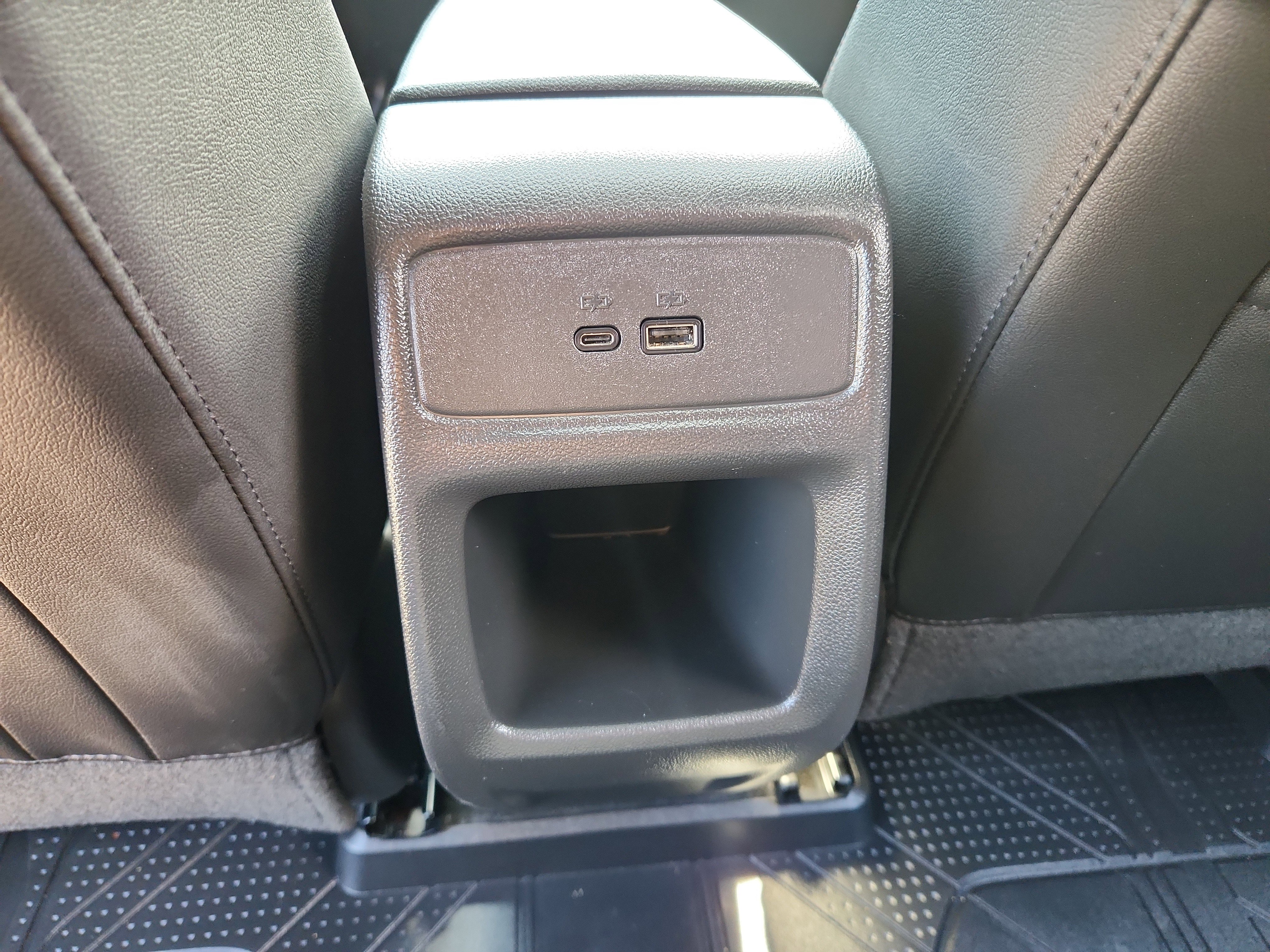 Used 2025 Chevrolet Trax RS w/ Sunroof Package FWD image 39