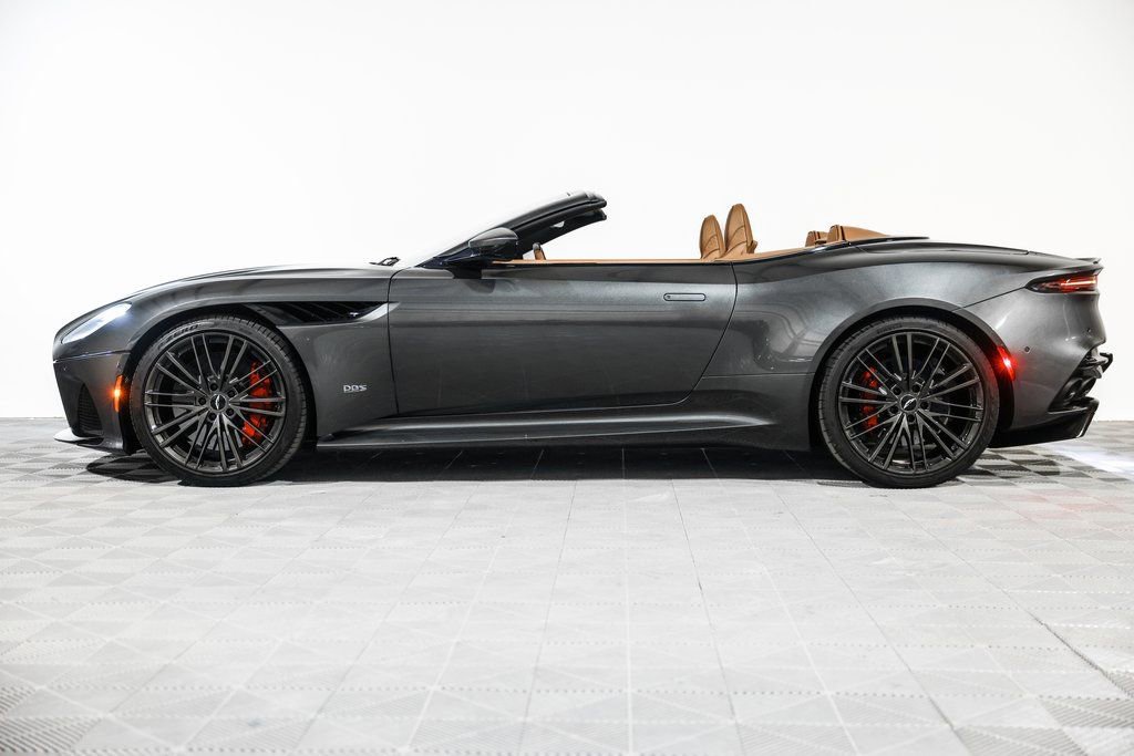 Used 2021 Aston Martin DBS Superleggera Volante image 14