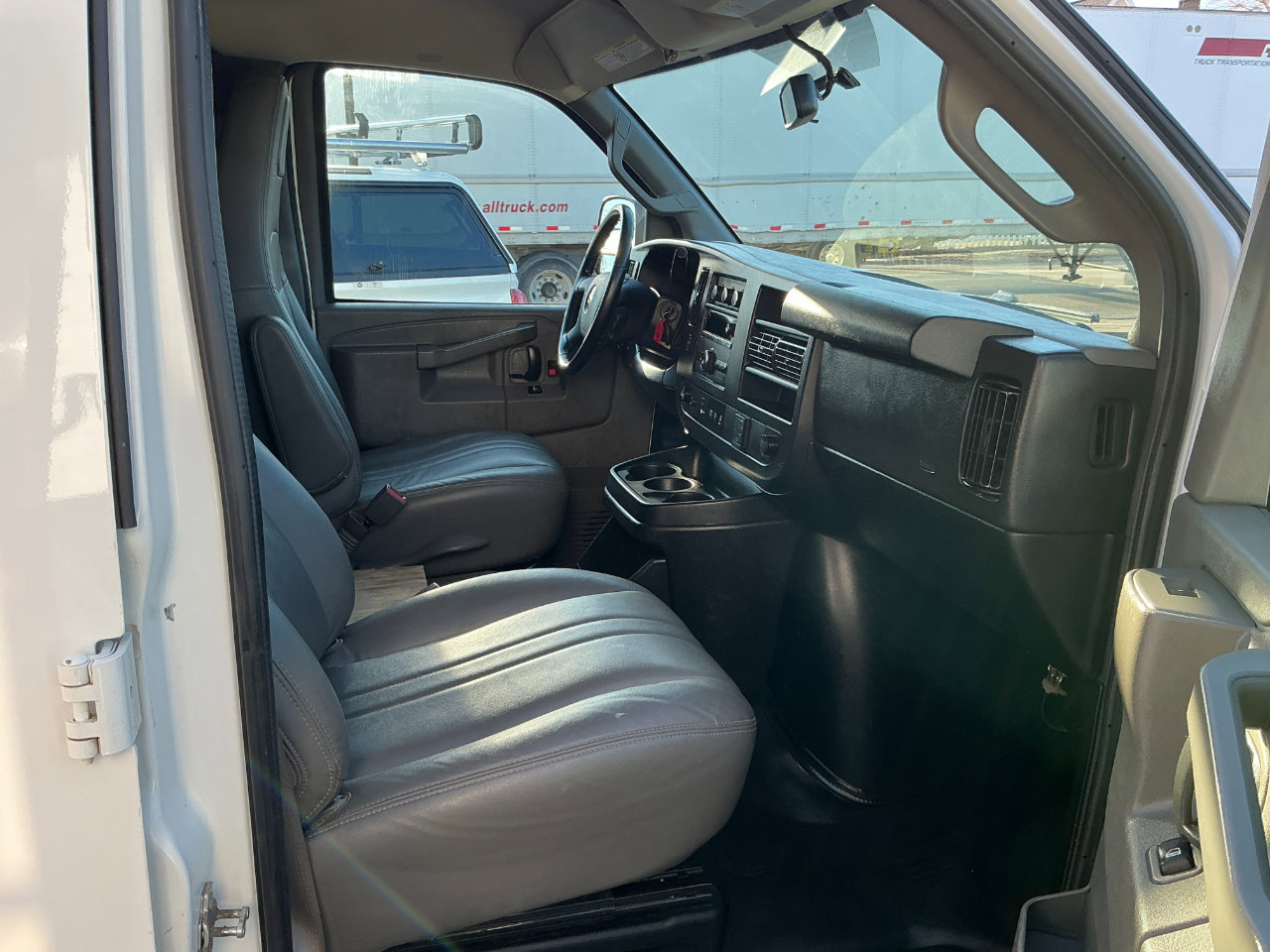 Used 2020 Chevrolet Express 3500 w/ Driver Convenience Package image 19