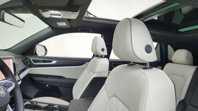 Used 2025 Volkswagen Atlas Cross Sport SEL Premium R-Line AWD/4WD image 32