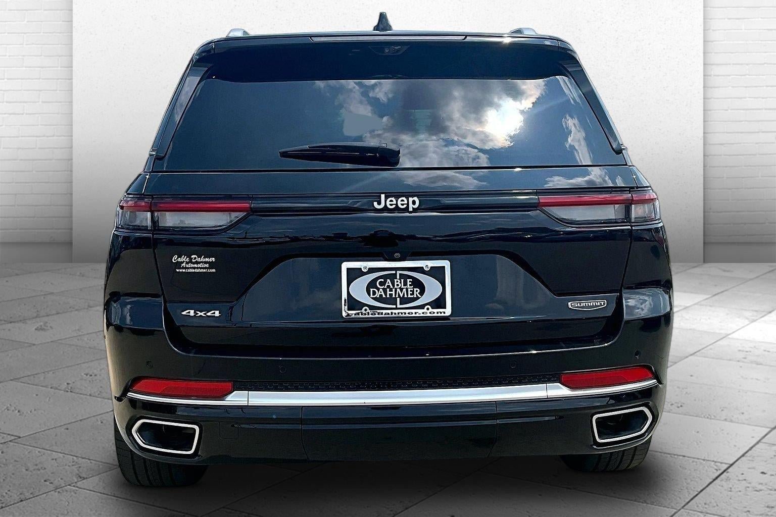 Used 2022 Jeep Grand Cherokee Summit w/ Adv Protech Group IV AWD/4WD image 6