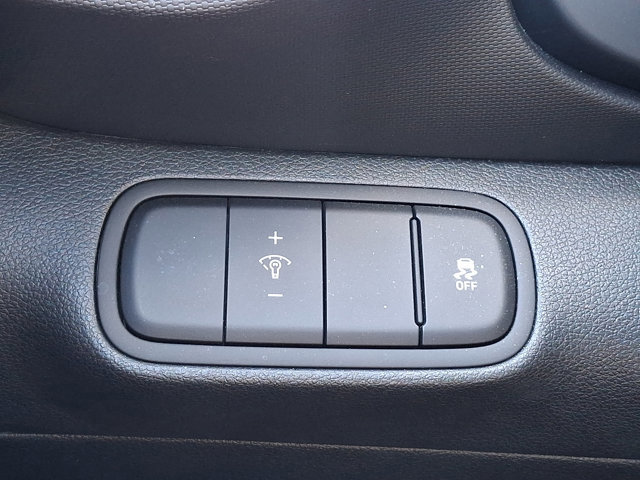 Used 2023 Hyundai Venue SEL image 25