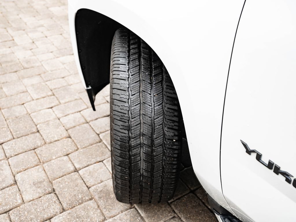 Used 2018 GMC Yukon SLT image 51