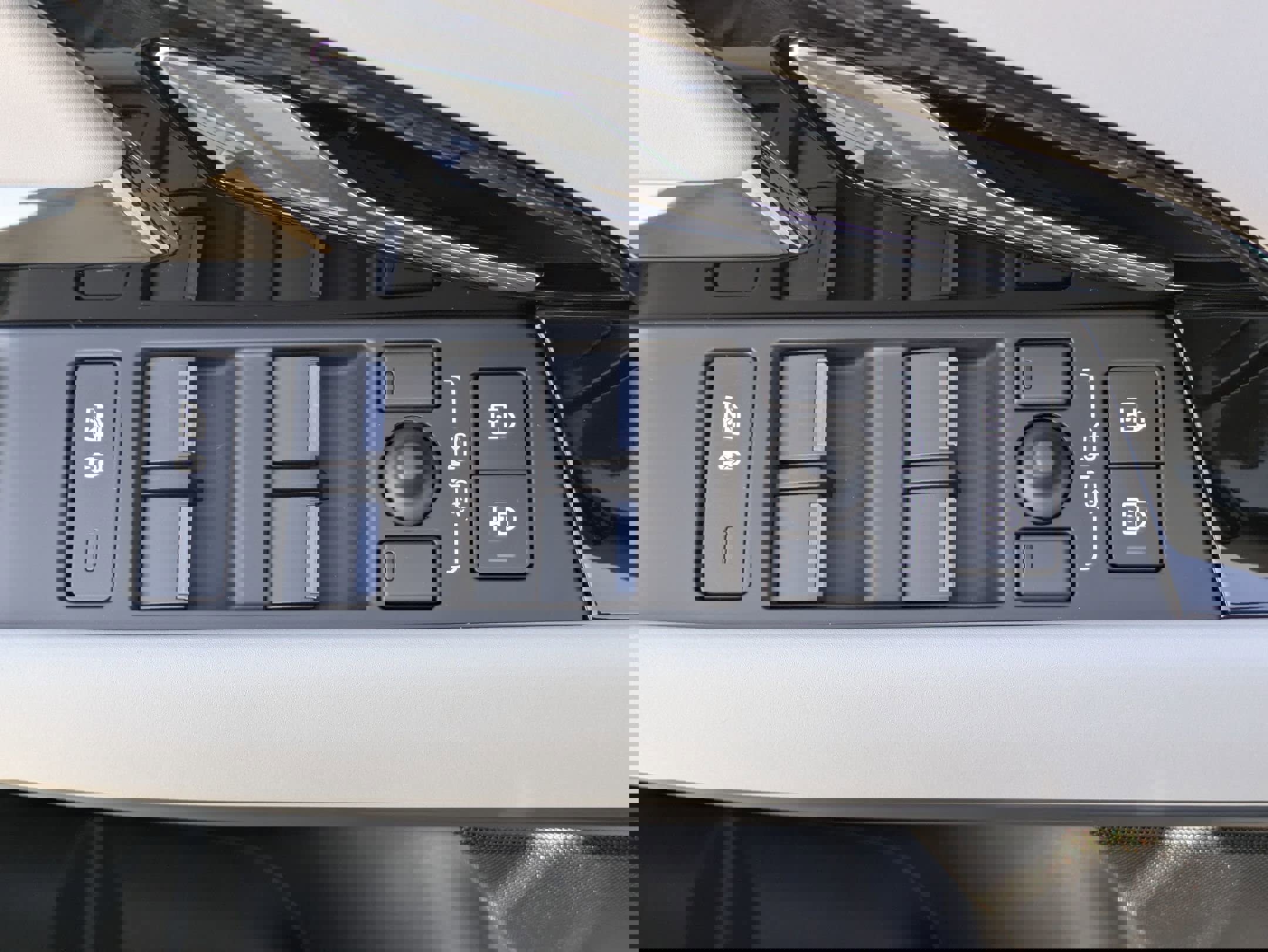 New 2026 Land Rover Range Rover Evoque Dynamic SE image 21