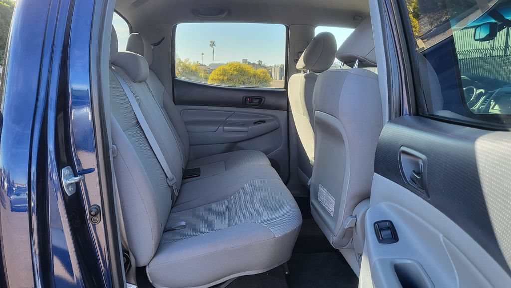 Used 2013 Toyota Tacoma PreRunner w/ SR5 Pkg RWD image 18