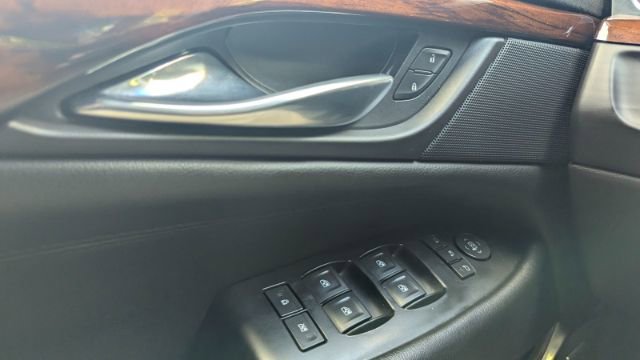 Used 2015 Cadillac Escalade Luxury image 39