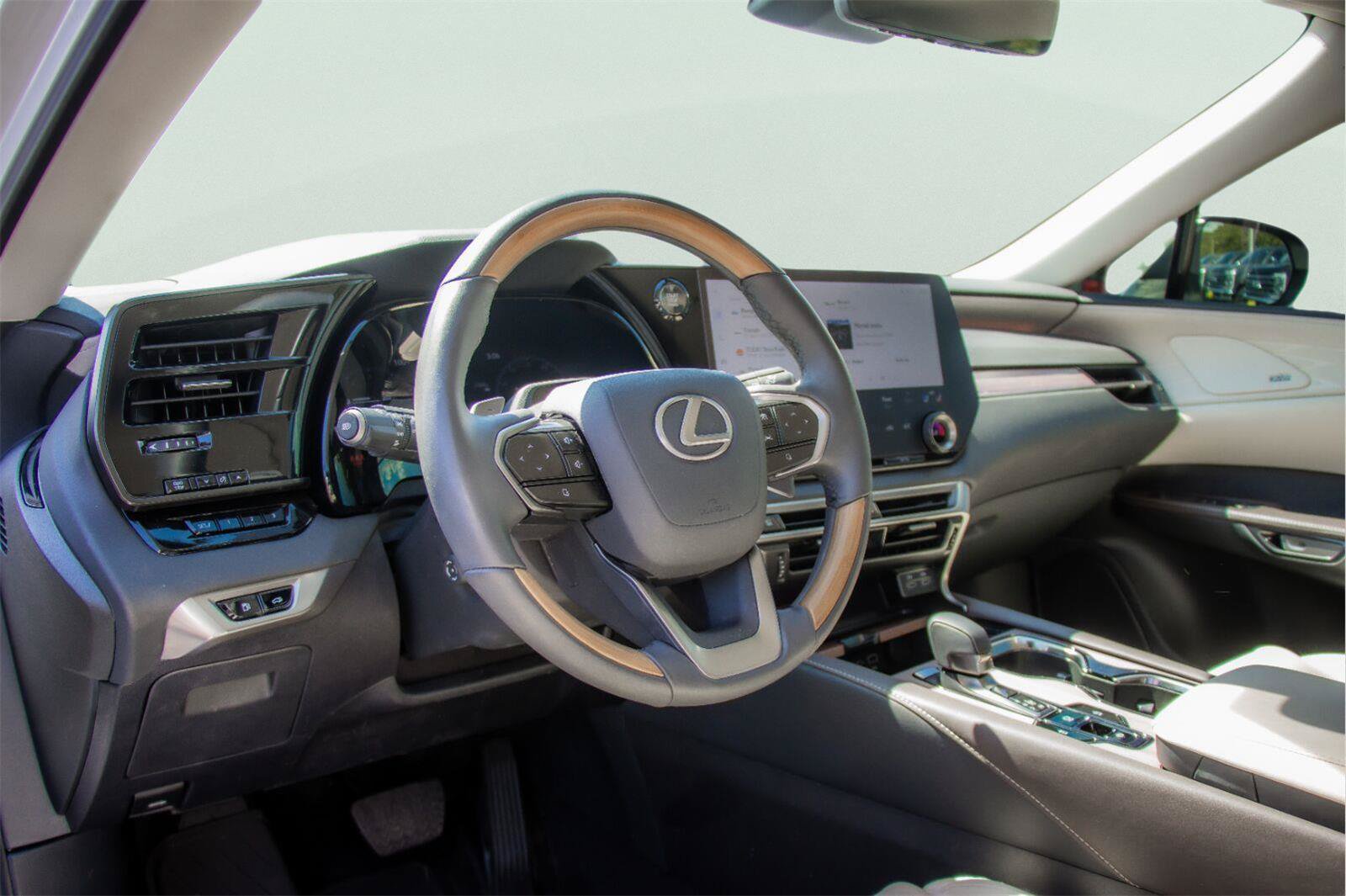 Used 2025 Lexus RX 350 FWD w/ Convenience Package image 8