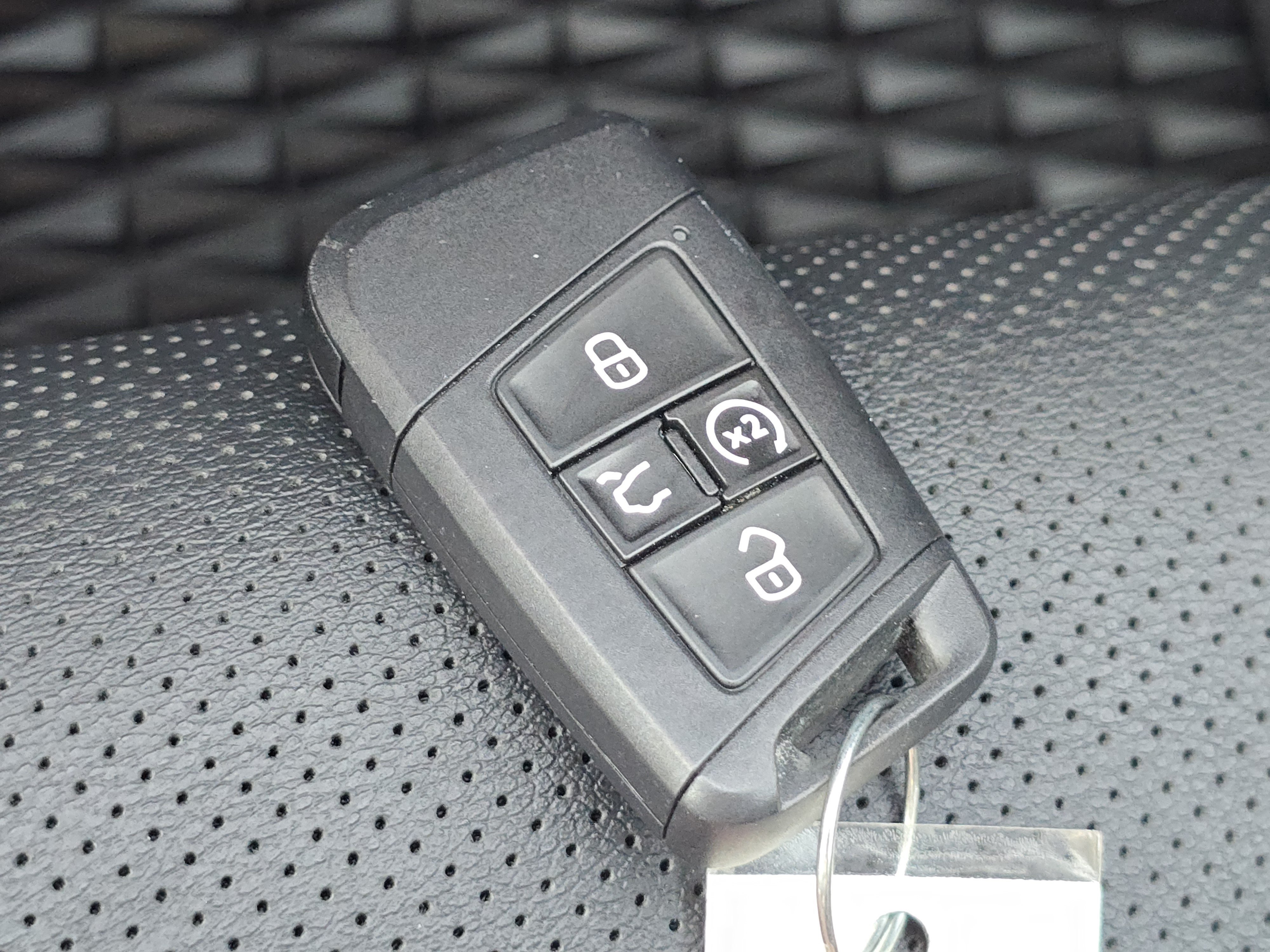Certified 2025 Volkswagen Taos SEL AWD/4WD image 29