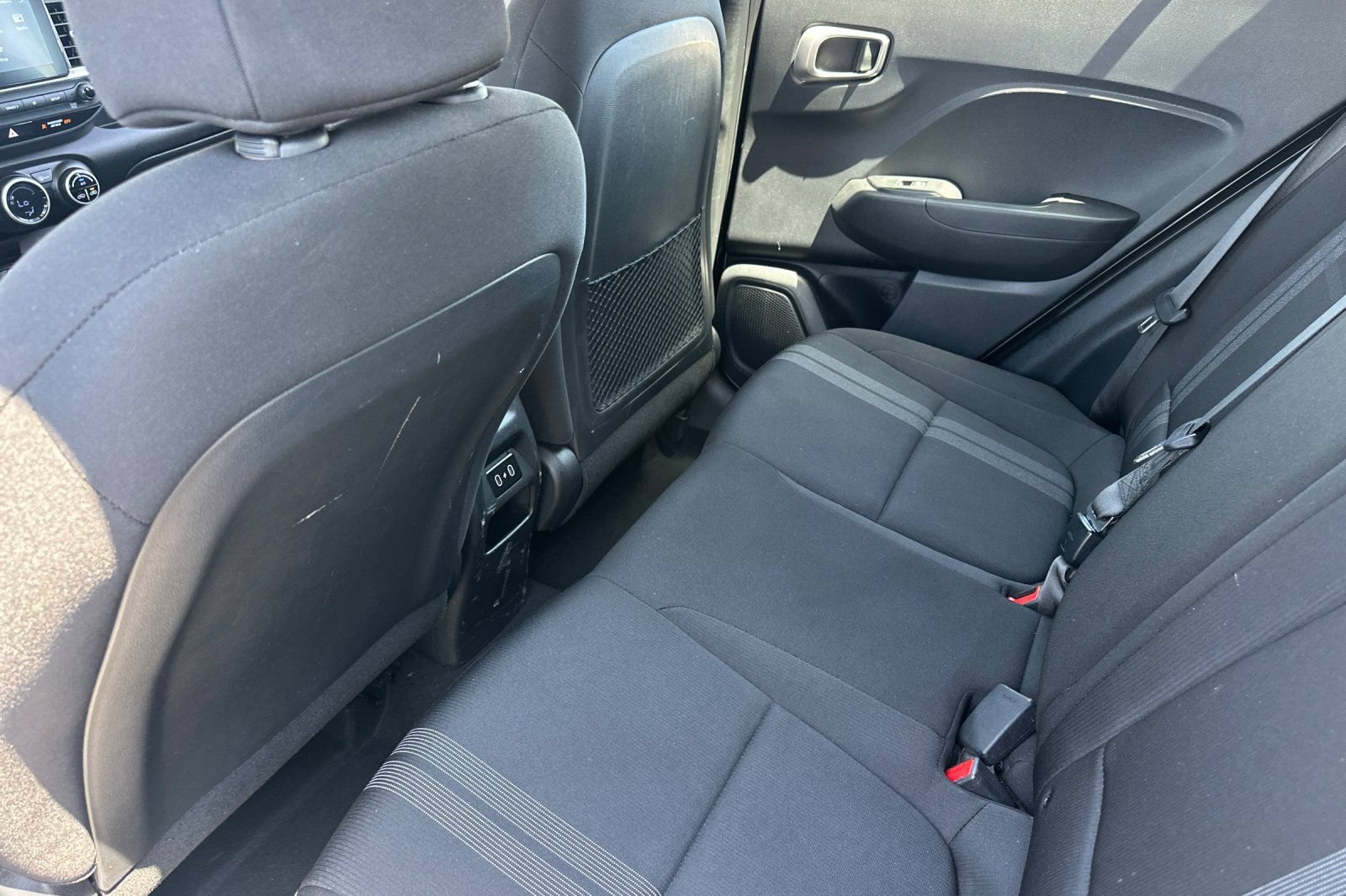 Used 2025 Hyundai Venue SEL FWD image 16