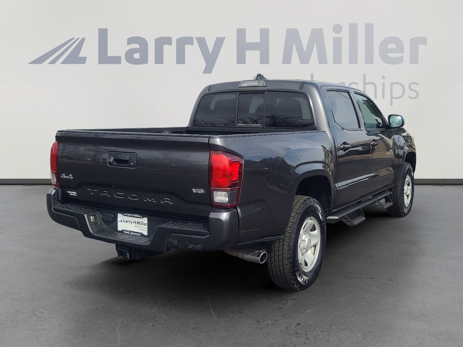 Used 2020 Toyota Tacoma SR image 5