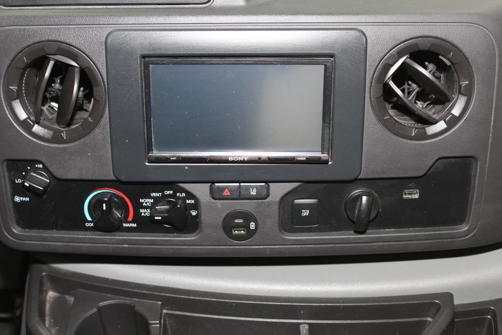 Used 2022 Ford E-450 and Econoline 450 Super Duty RWD image 9