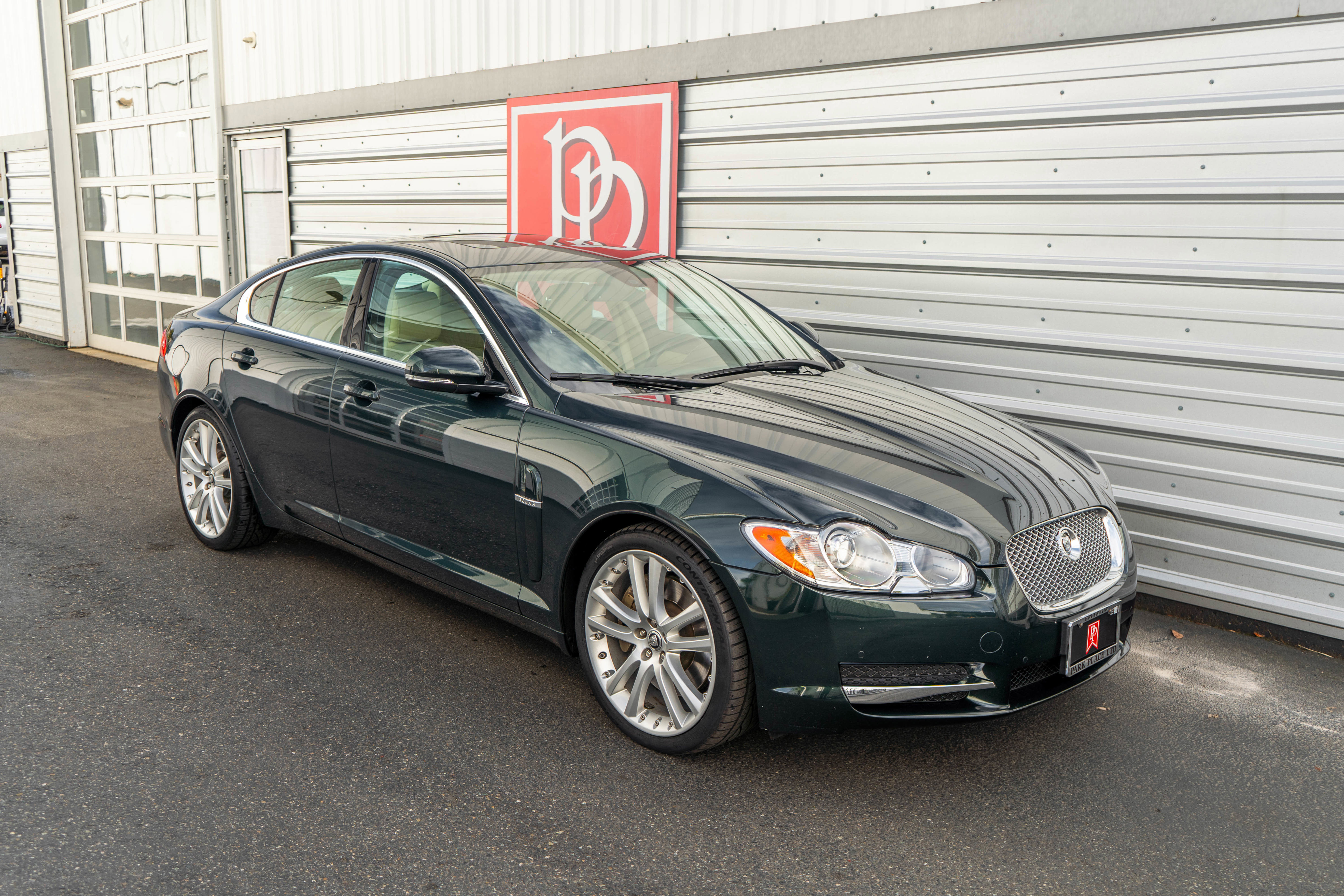 Used 2011 Jaguar XF Portfolio image 44