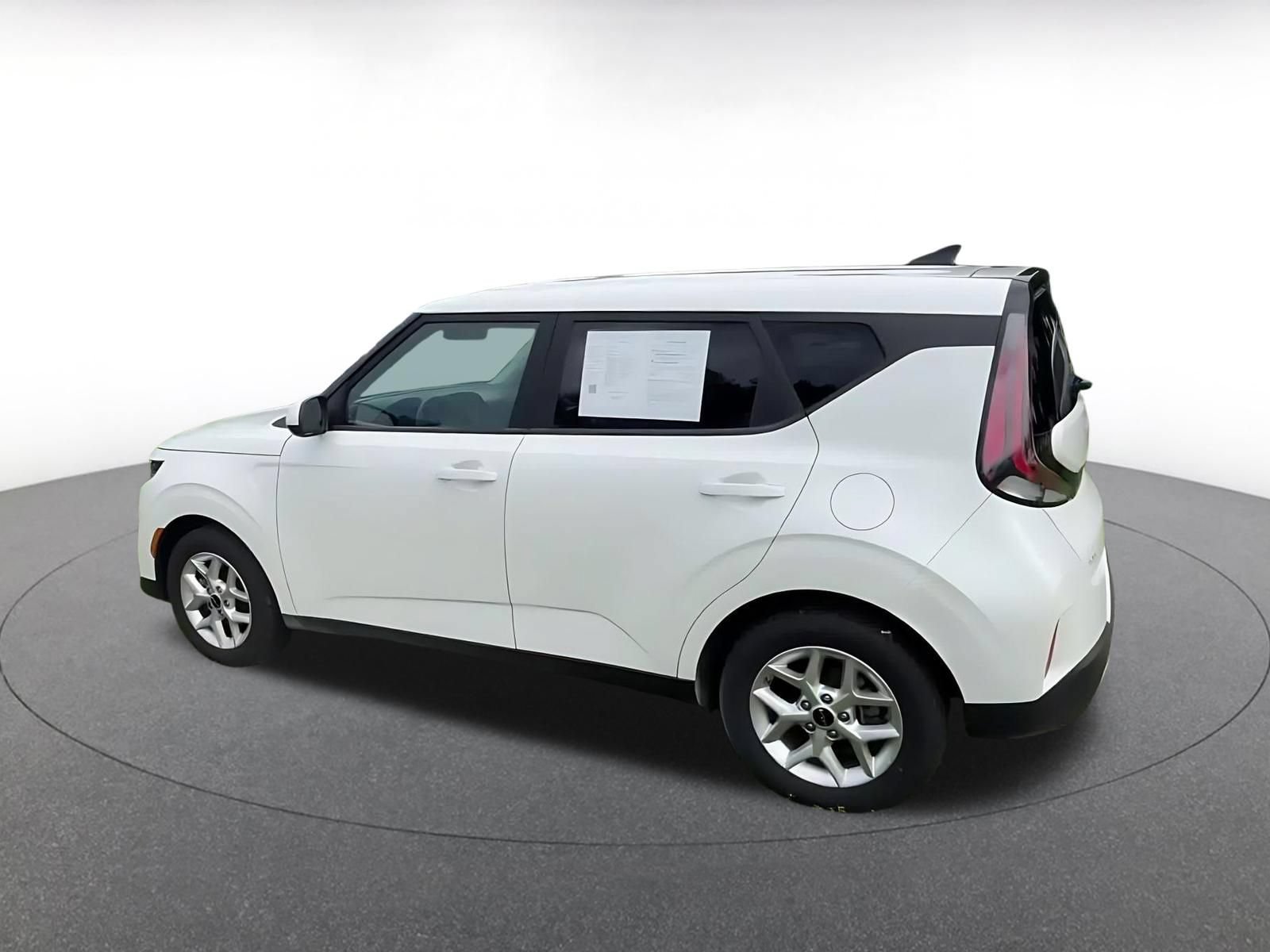 Used 2025 Kia Soul LX w/ LX Technology Package FWD image 10