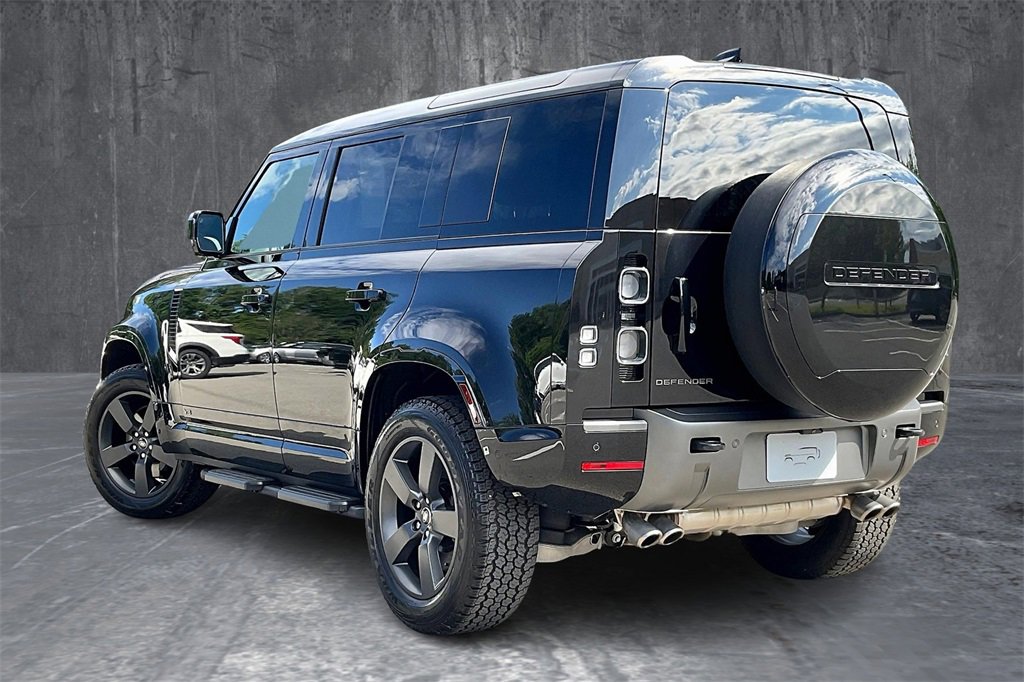 Used 2025 Land Rover Defender 110 V8 image 4