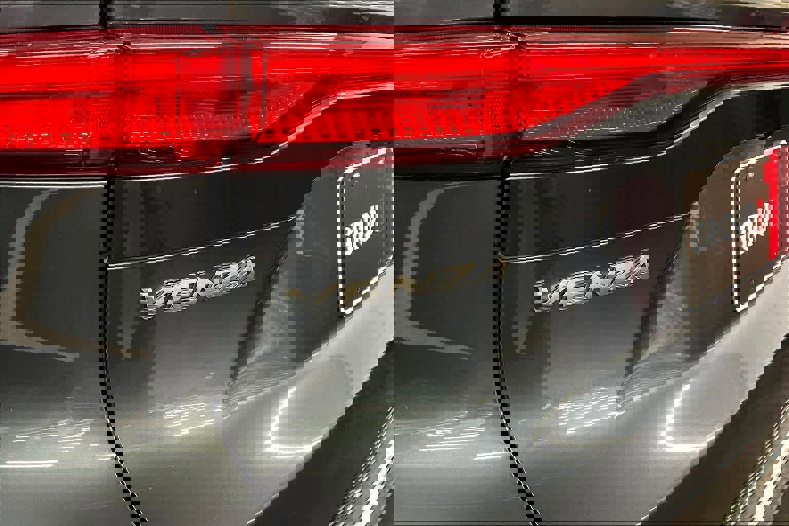 Used 2021 Toyota Venza XLE image 9