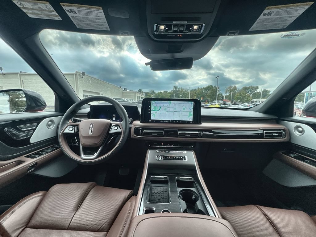 Certified 2025 Lincoln Aviator Reserve w/ Luxury Package RWD image 10