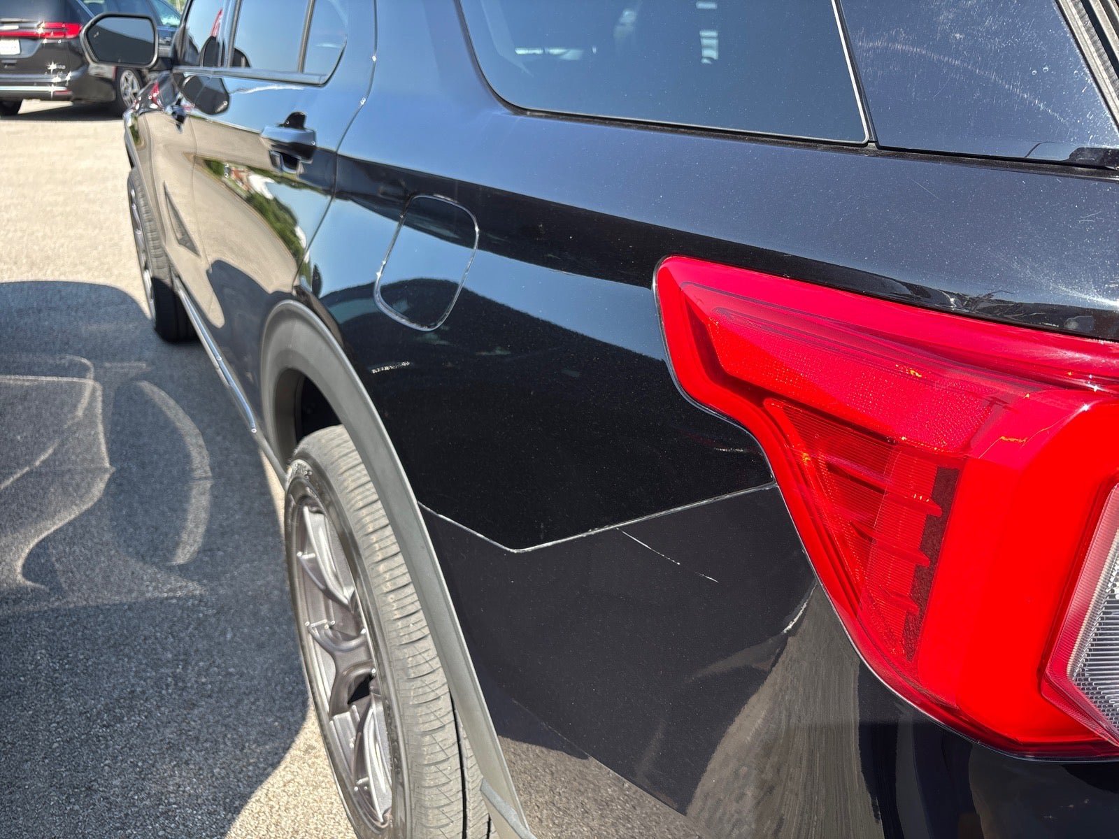 Used 2022 Ford Explorer XLT w/ Equipment Group 202A AWD/4WD image 15