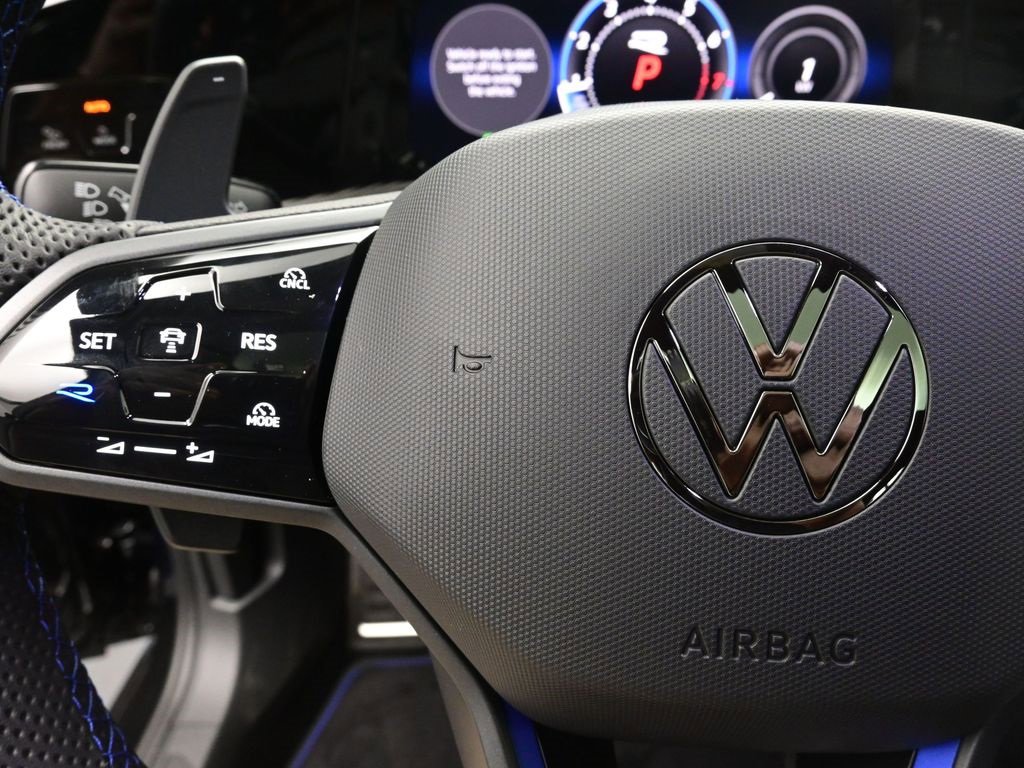 New 2025 Volkswagen Golf R Black Edition image 15