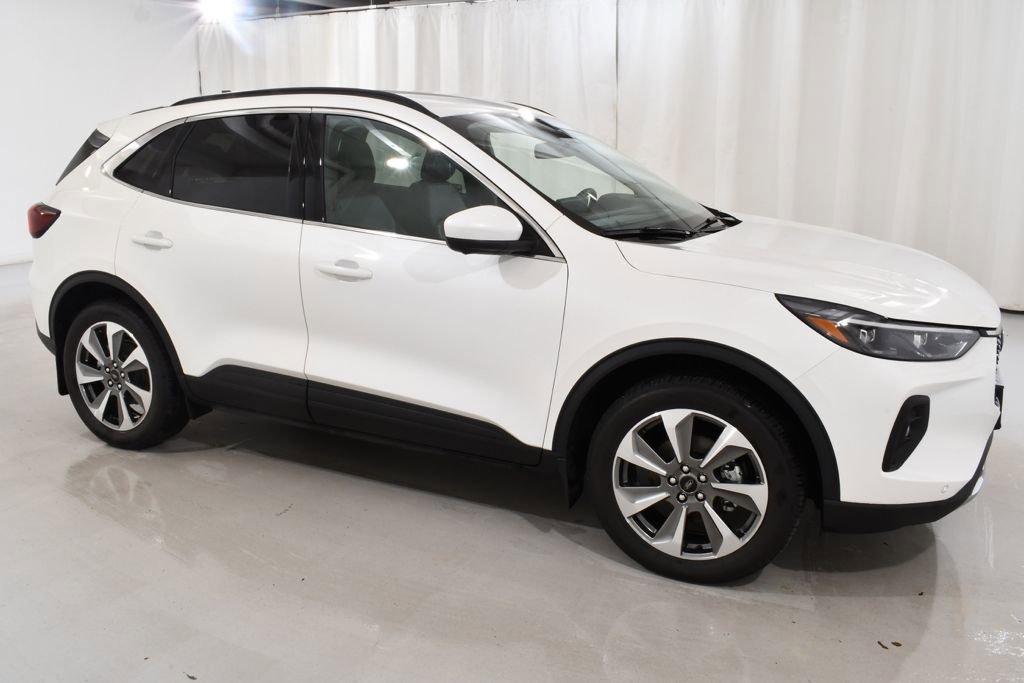 Used 2025 Ford Escape Platinum w/ Premium Technology Package image 5