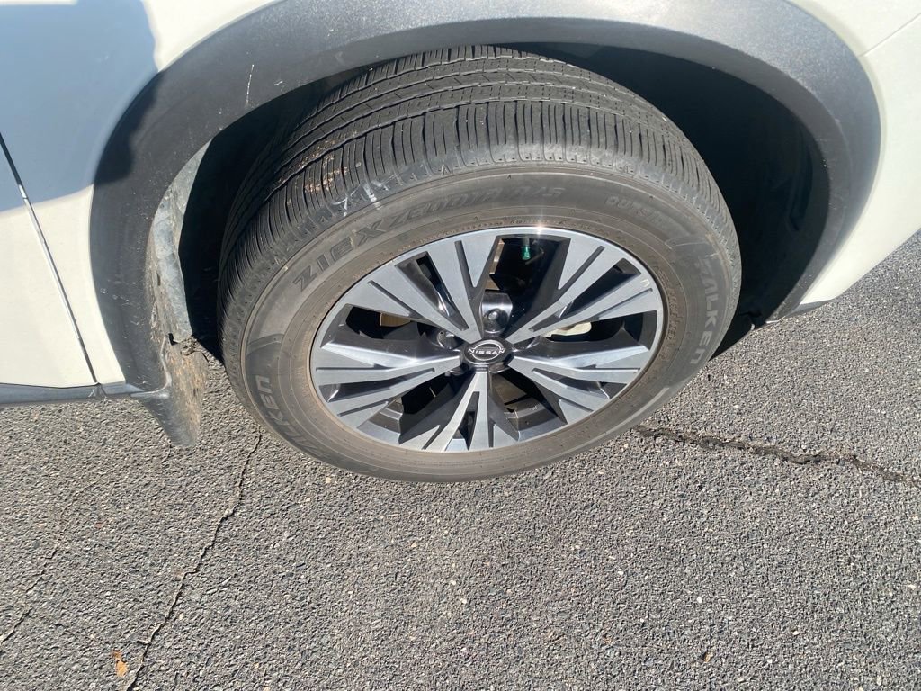 Used 2023 Nissan Rogue SV image 9